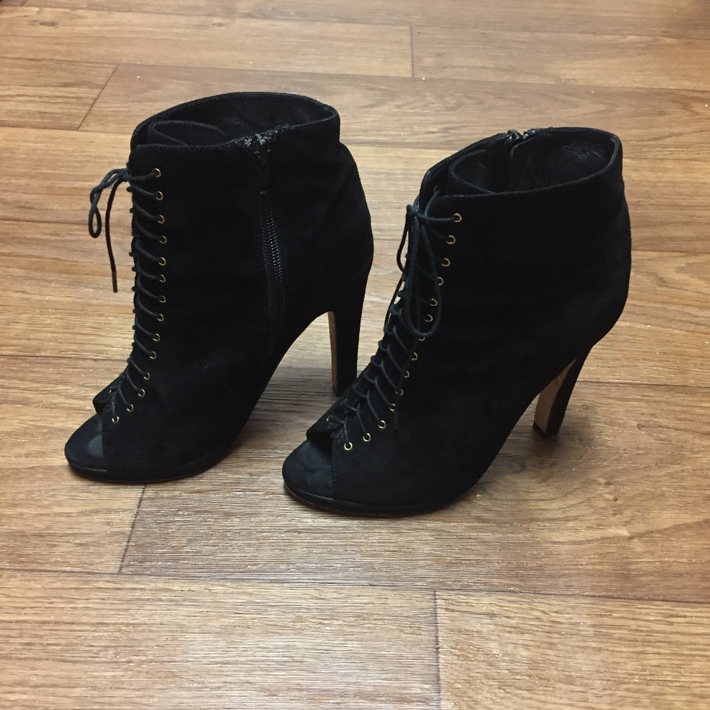 Dolce Vita Suede Peep Toe Booties Black sz 6